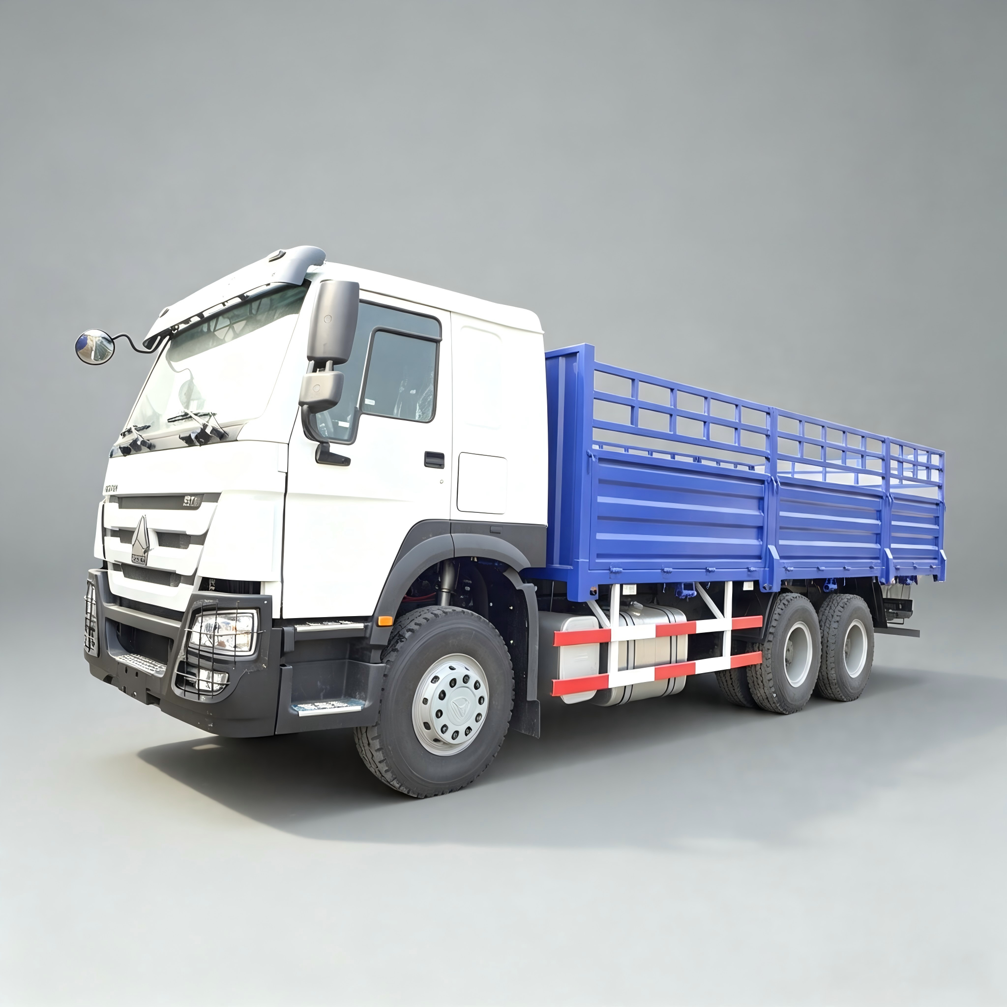 Sinotruk Howo 6x4 Fence Cargo Truck - Image 3