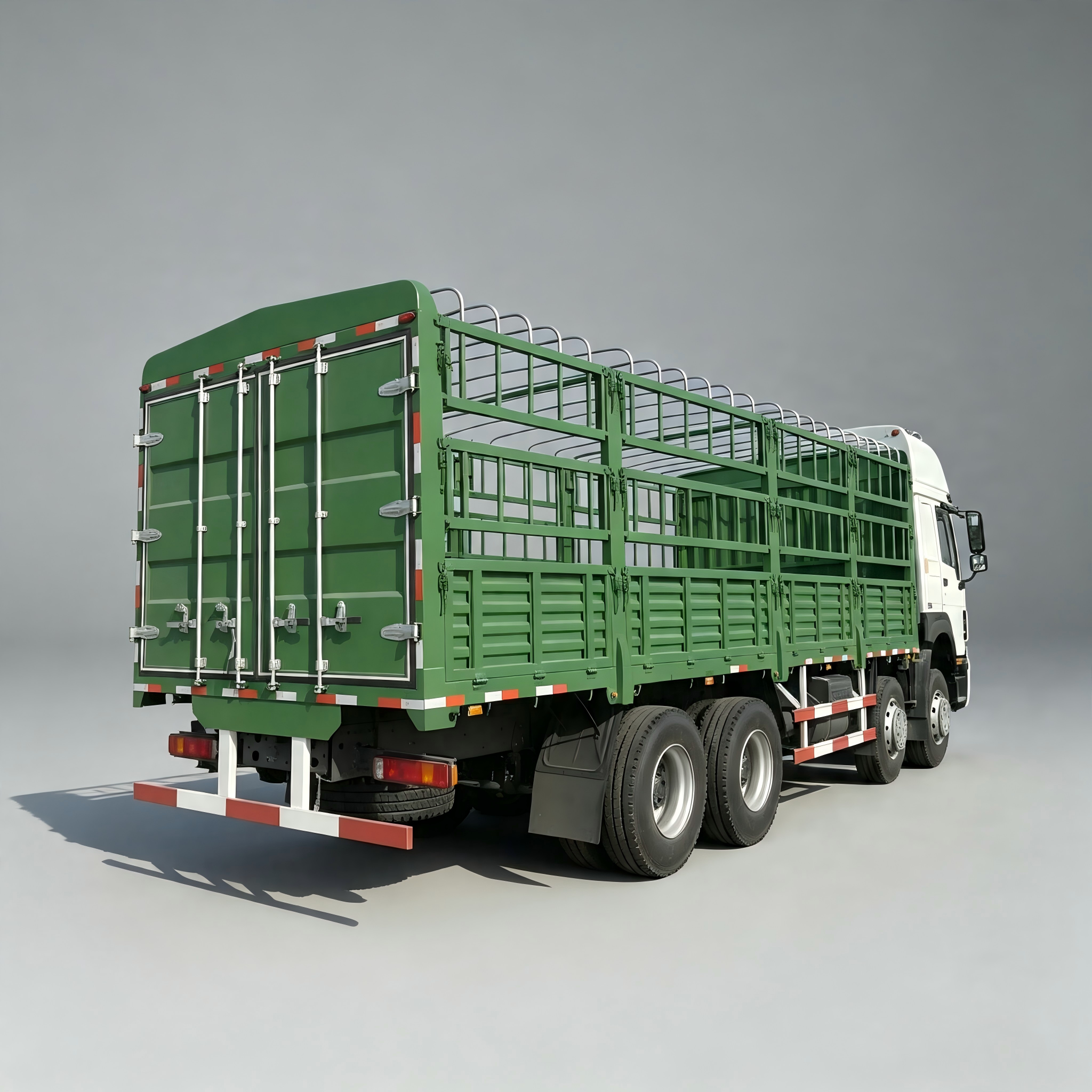 Sinotruk Howo 8x4 Fence Cargo Truck - Image 2