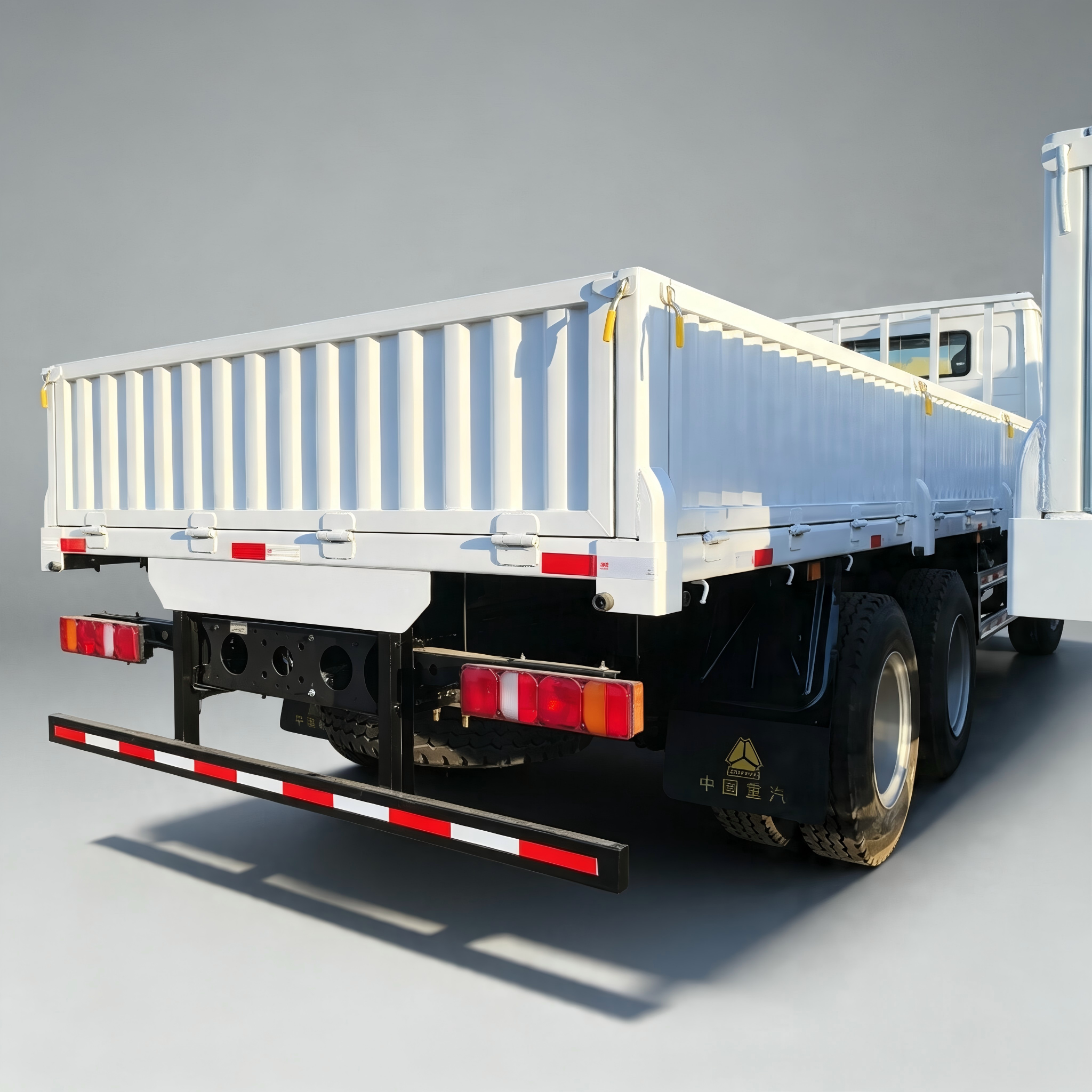 Sinotruk Howo M7 6x4 Flatbed Cargo Truck - Image 2