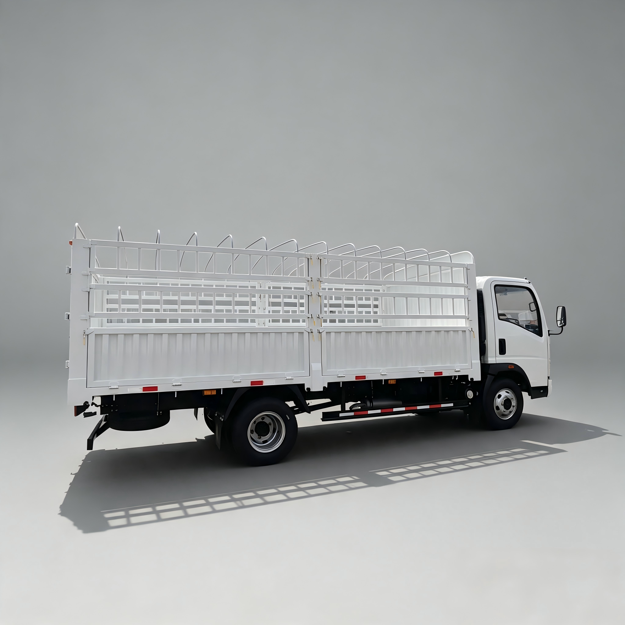 Howo 4x2 116hp 5tons Fence Cargo Truck - Image 4