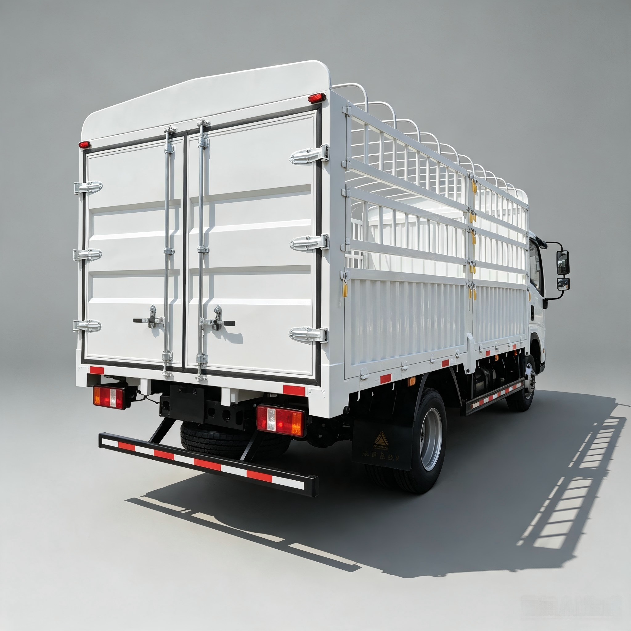 Howo 4x2 116hp 5tons Fence Cargo Truck - Image 3