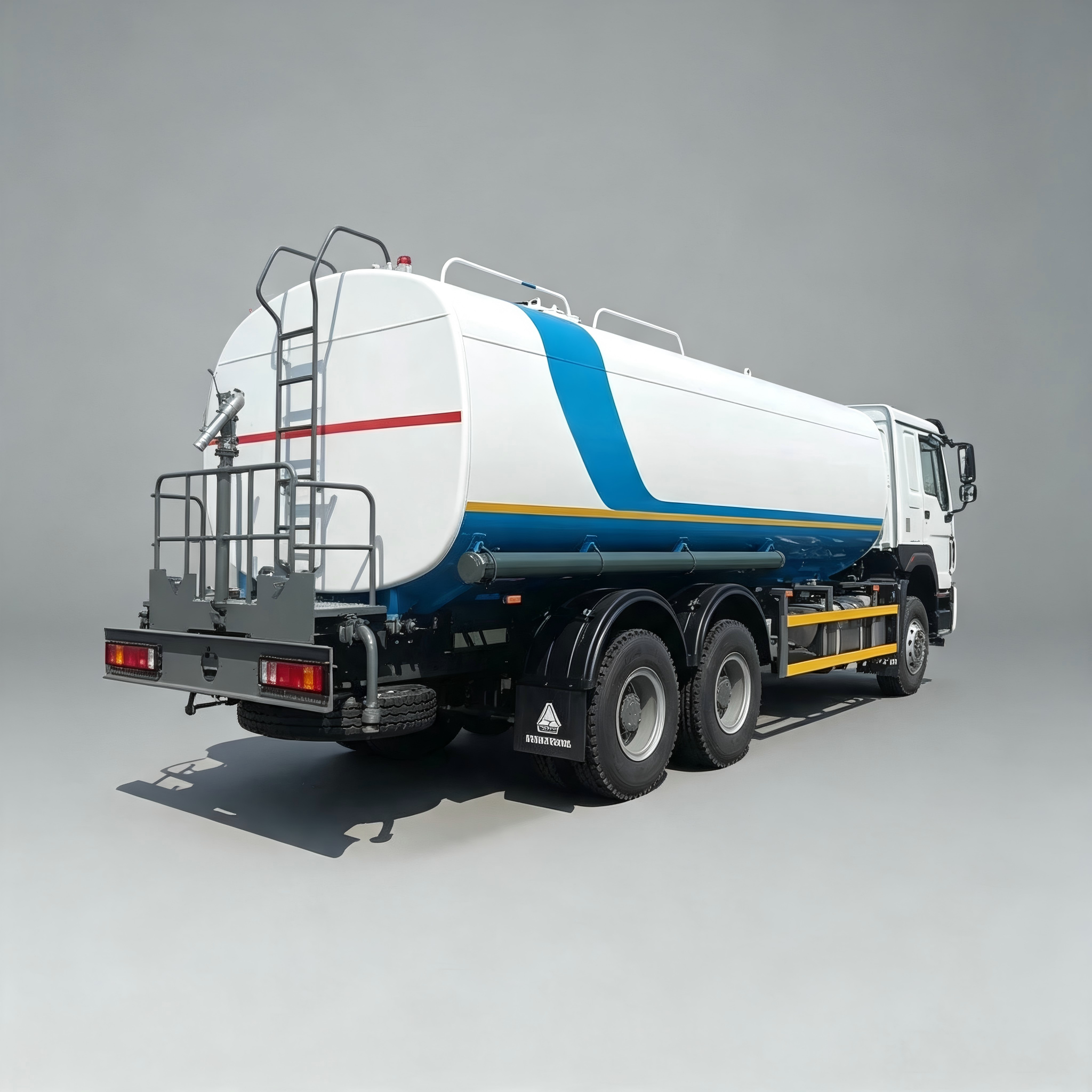 Sinotruk Howo 7 6×4 Water Truck - Image 2