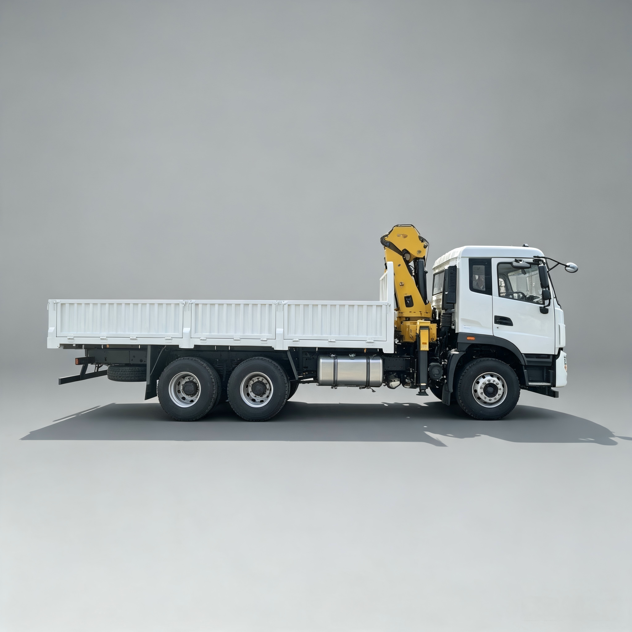 SINOTRUK HOWO TX 8×4 CRANE TRUCK - Image 3