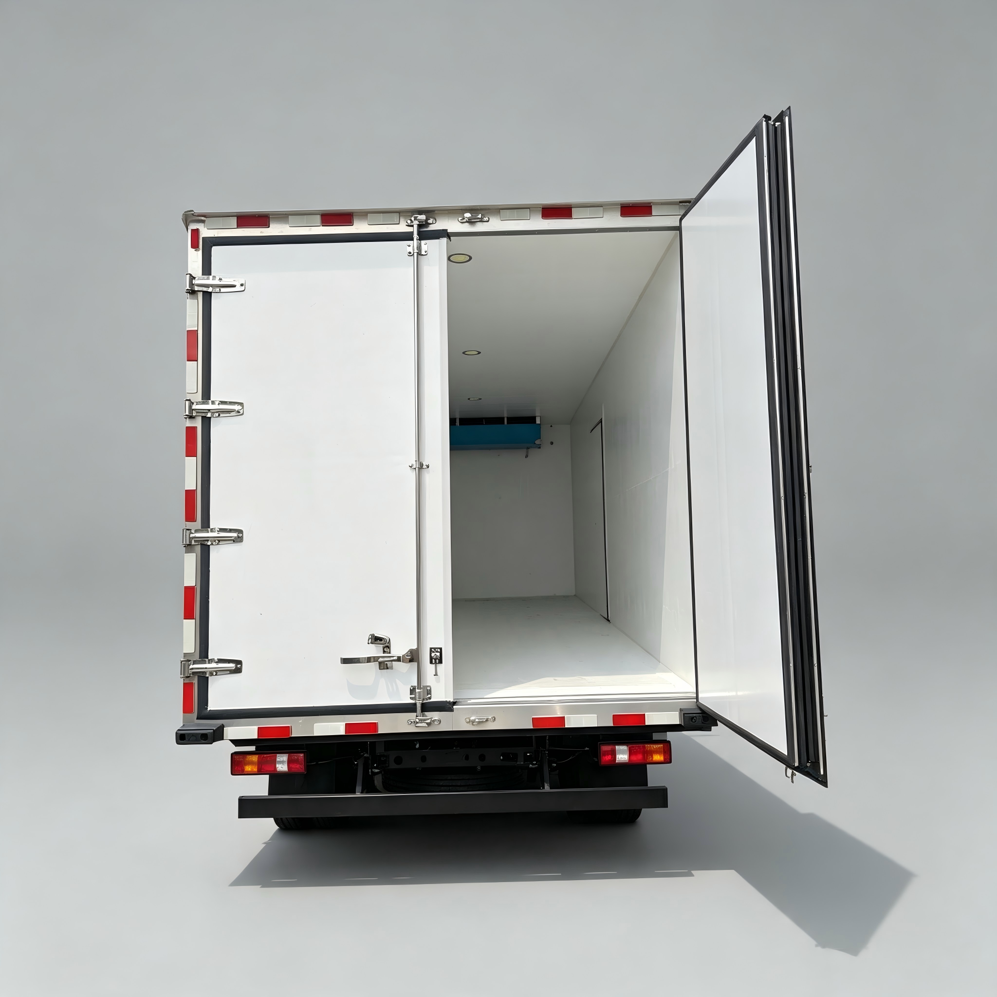Sinotruk HOWO 4×2 Refrigerated Truck - Image 3