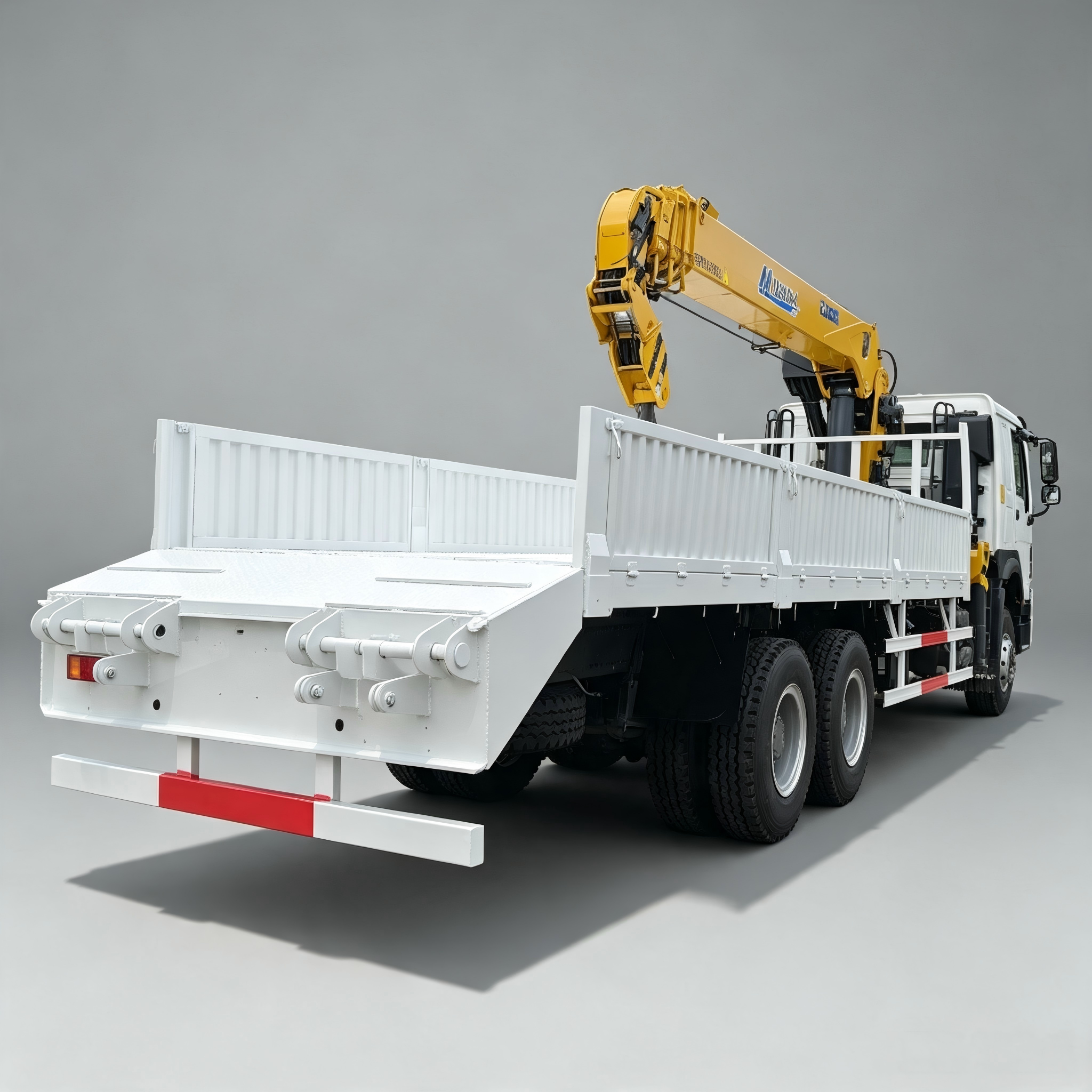SINOTRUK HOWO 6×4 CRANE TRUCK - Image 2